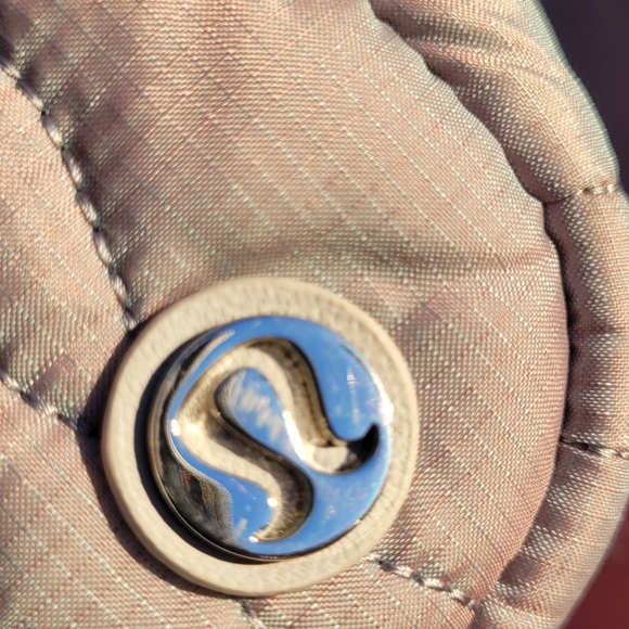 Lululemon Quilted Embrace Crossbody Bag - Picture 4 of 7